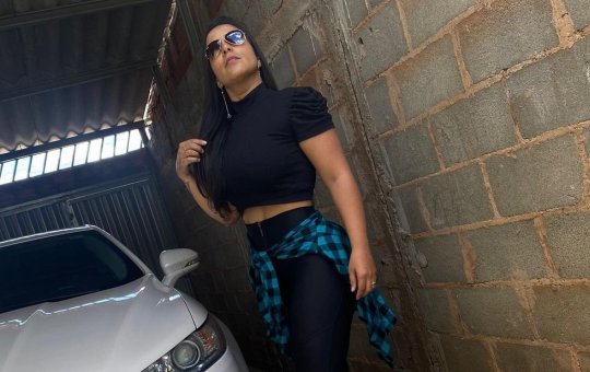 Saiba como anda a mulher que se envolveu com mendigo um ano após caso