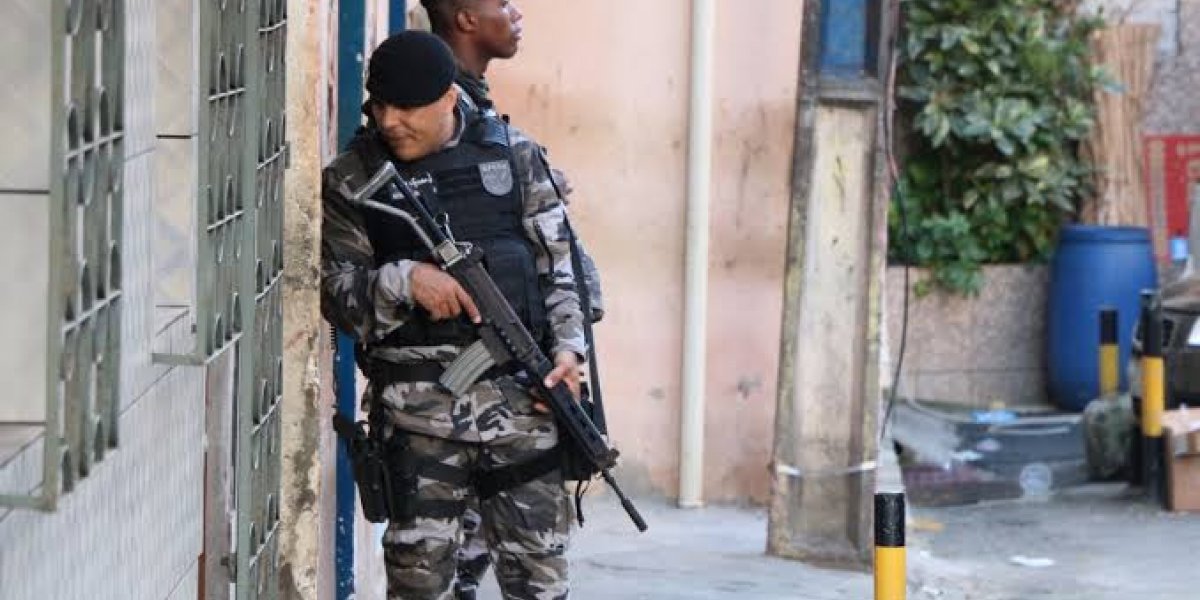 Bope desmonta granada encontrada após tiroteio no bairro do Arenoso