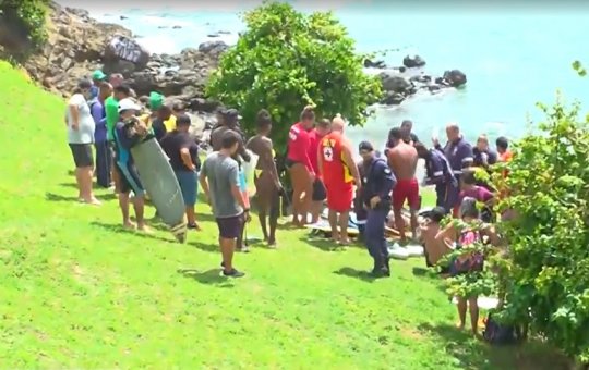 Mulher morre afogada na praia do Farol da Barra, em Salvador