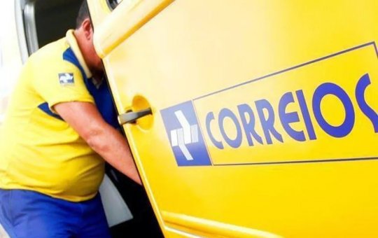 Lula assina decreto que retira Correios do Programa Nacional de Desestatização