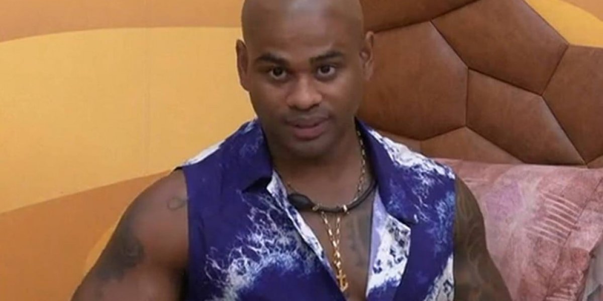 BBB23: Após treta com Domitila, Cezar Black muda de quarto e desabafa: "Cansei"