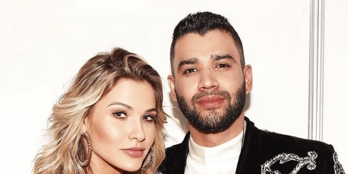 Em Trancoso, Gusttavo Lima e Andressa Suita curtem feriado com filhos e amigos