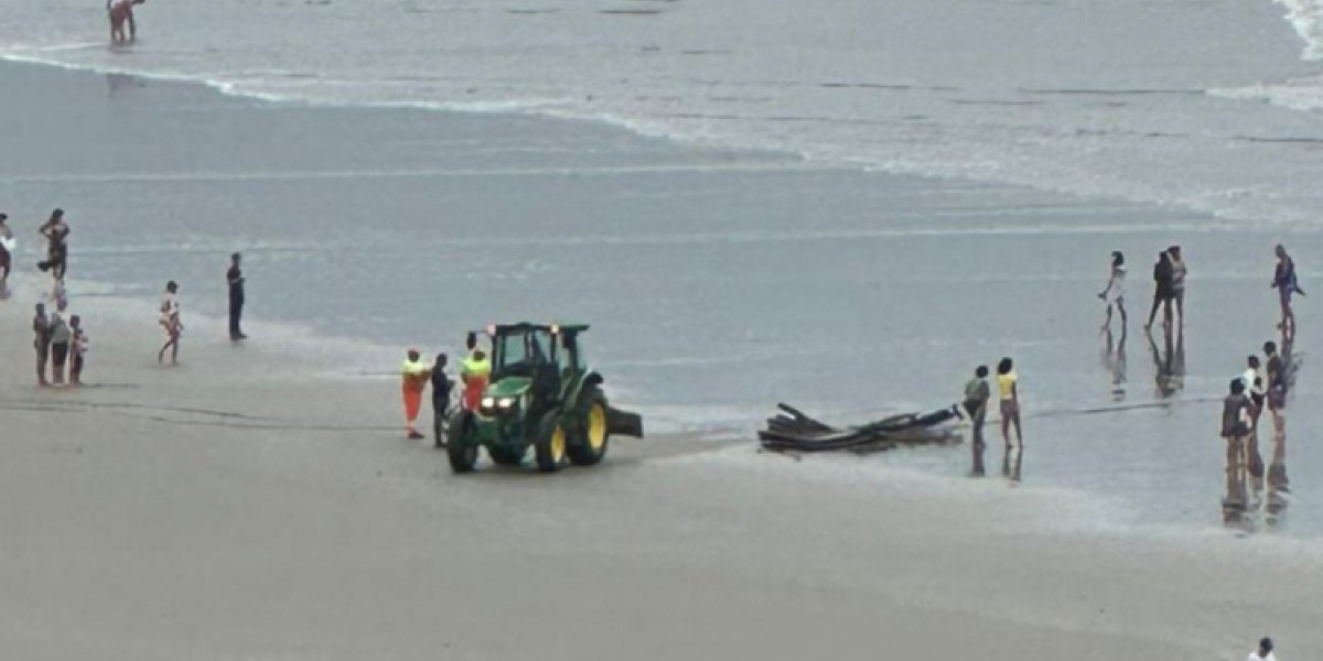 Barco com 12 pessoas naufraga e deixa um morto e desaparecidos no litoral de SP