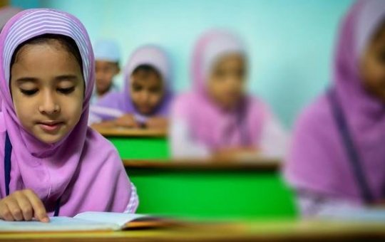 Mistério: Dezenas de meninas são envenenadas em escolas no Irã