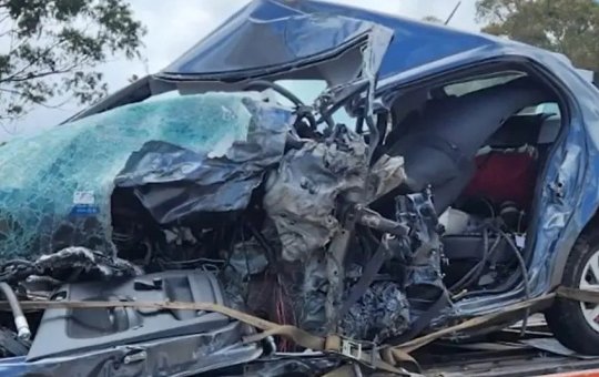 Acidente em Conquista deixa dois mortos e carreta envolvida é saqueada