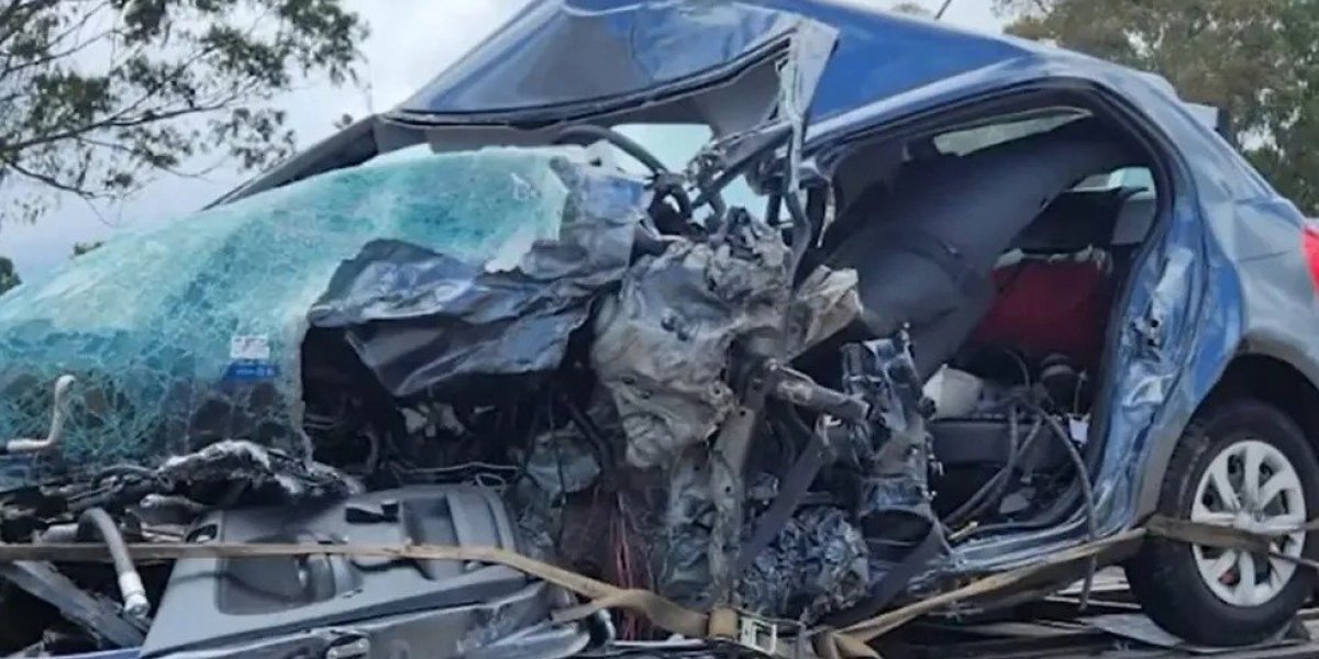 Acidente em Conquista deixa dois mortos e carreta envolvida é saqueada