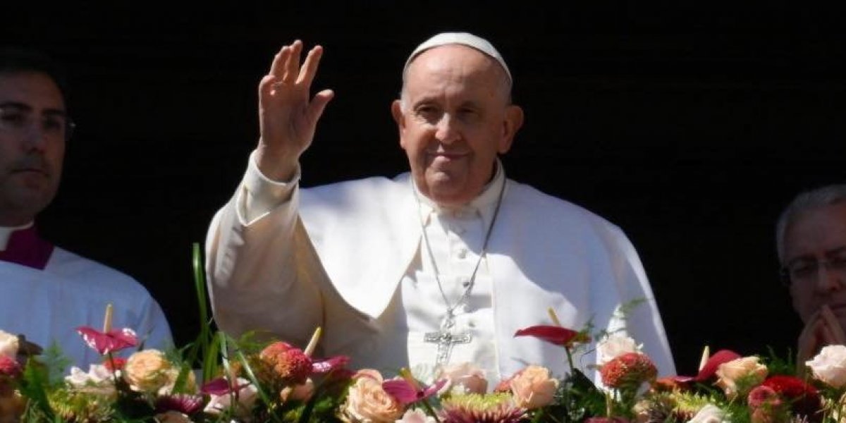 Em missa de Páscoa, papa Francisco pede fim de guerra e respeito à democracia