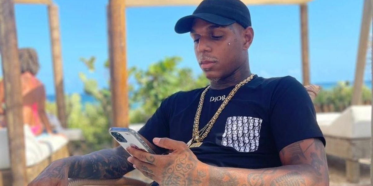 “Estou bem”: cantor Oh Polêmico acalma fãs nas redes após episódio de desmaio