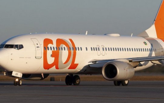 Avião da GOL faz pouso forçado no aeroporto de Guarulhos após ter pneu estourado