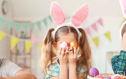 Homem toma bronca ao comprar ovo de Páscoa maior pra namorada e menor pro filho