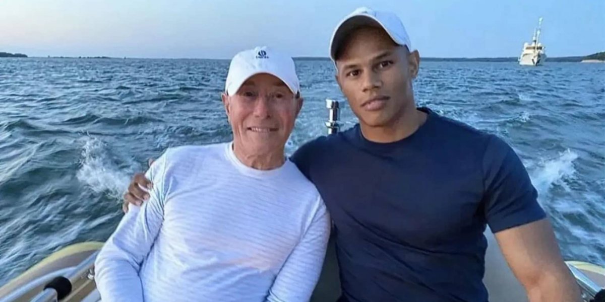 Bilionário de 80 anos se casa com ex-ator pornô gay de 30