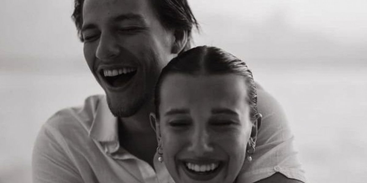 Aos 19 anos, atriz de Stranger Things anuncia noivado