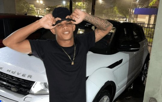 Corpo de Biel Xcamoso é enterrado no cemitério de Santo Amaro, em Recife