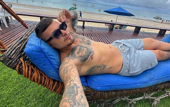 “Me sinto arrependido”, declara Mc Gui após ser flagrado no motel com outra