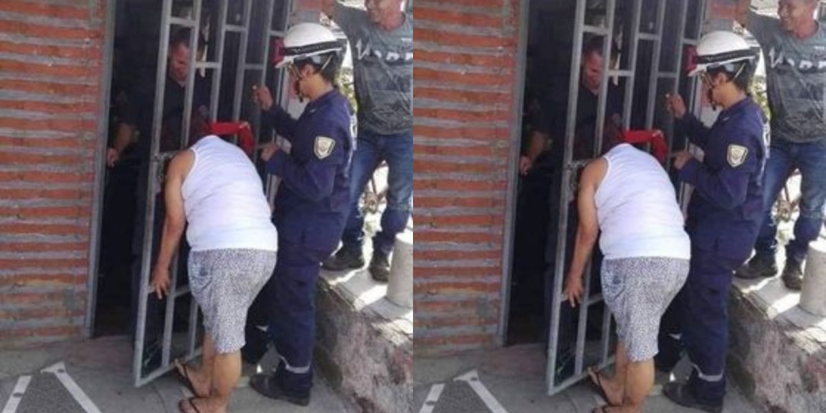 Mulher fica com cabeça presa em portão após tentar 'espiar' vizinha