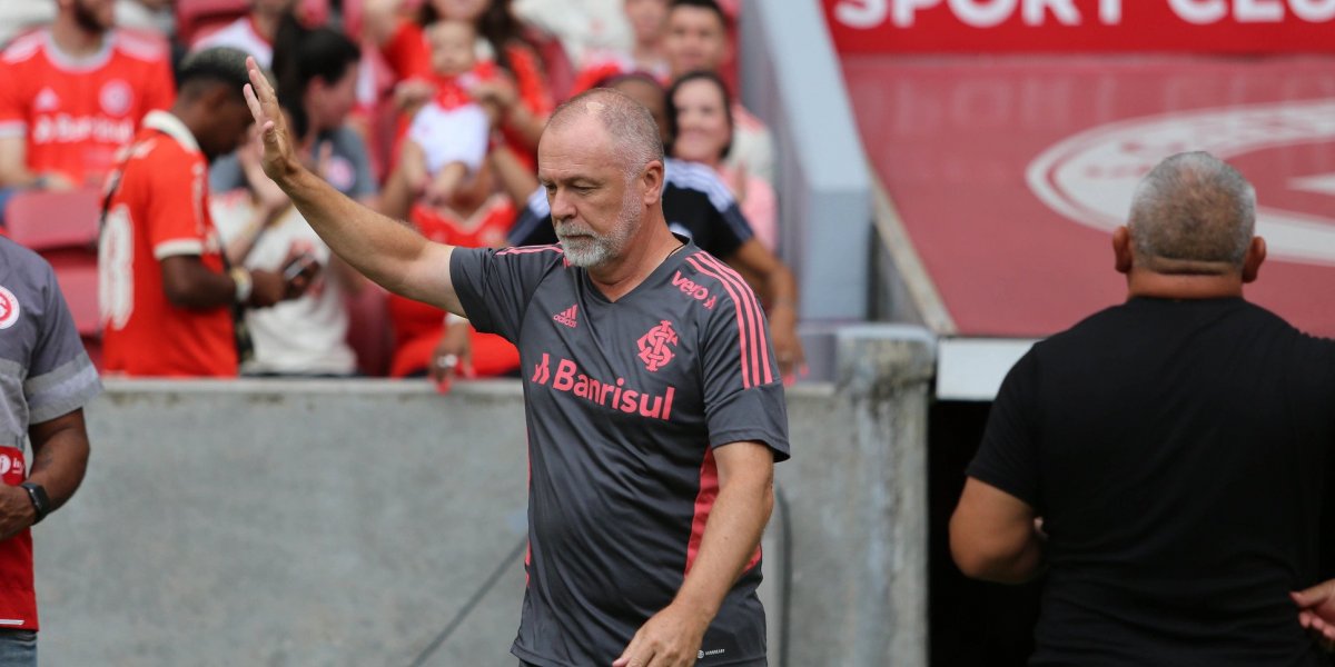 Ex-Bahia, Mano Menezes manda indireta para técnico do Atlético-MG: "Burrice"