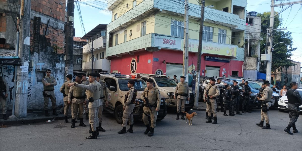 Integrantes do comando vermelho trocam tiro com a PM no bairro de Tancredo Neves