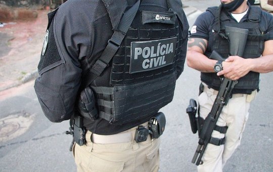 Homem de 25 anos é morto a tiros em Itapuã