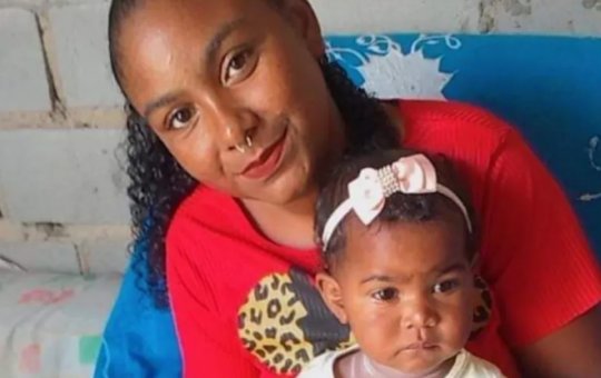 Criança de um ano morre após ser baleada no colo da mãe em Ilhéus