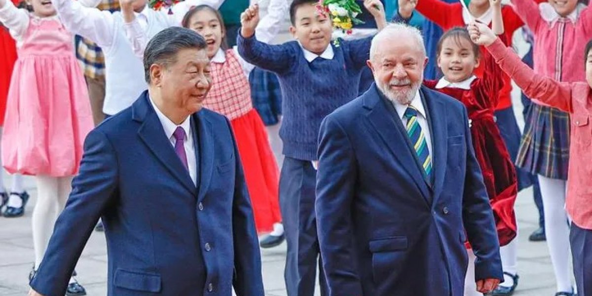 Lula é recebido pelo presidente chinês Xi Jinping em Pequim