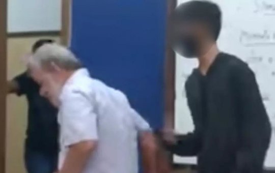 Aluno intimida professor e tenta derrubá-lo de cadeira no interior de São Paulo