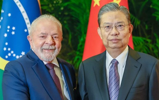 Lula e Xi Jinping assinam 15 acordos bilaterais em reunião na China