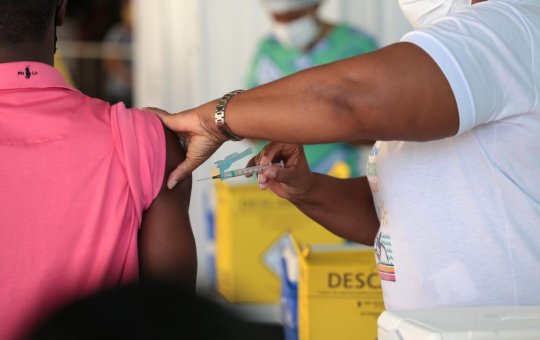 Salvador terá 'Dia D' de vacinação contra gripe e Covid-19 neste sábado