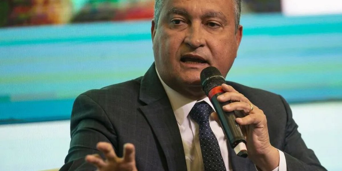 Rui Costa afirma que não vai recuar do fim da isenção nas compras digitais