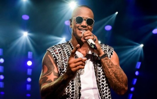 TCM determina suspensão de contratação de Léo Santana em interior da BA