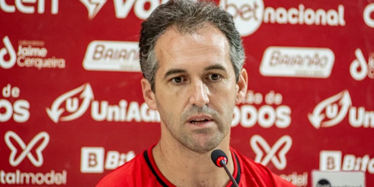 "Resposta muito positiva", afirma Léo Condé após estreia do Vitória na Série B