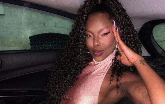"É só fazer o Pix": Mãe do bebê de Vitão dispara nas redes, e fãs se revoltam