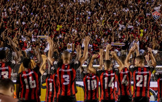 Vitória bate recorde de público na temporada em estreia na Série B