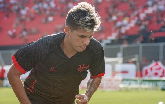 Vitória empresta o meio-campista Eduardo para o Náutico