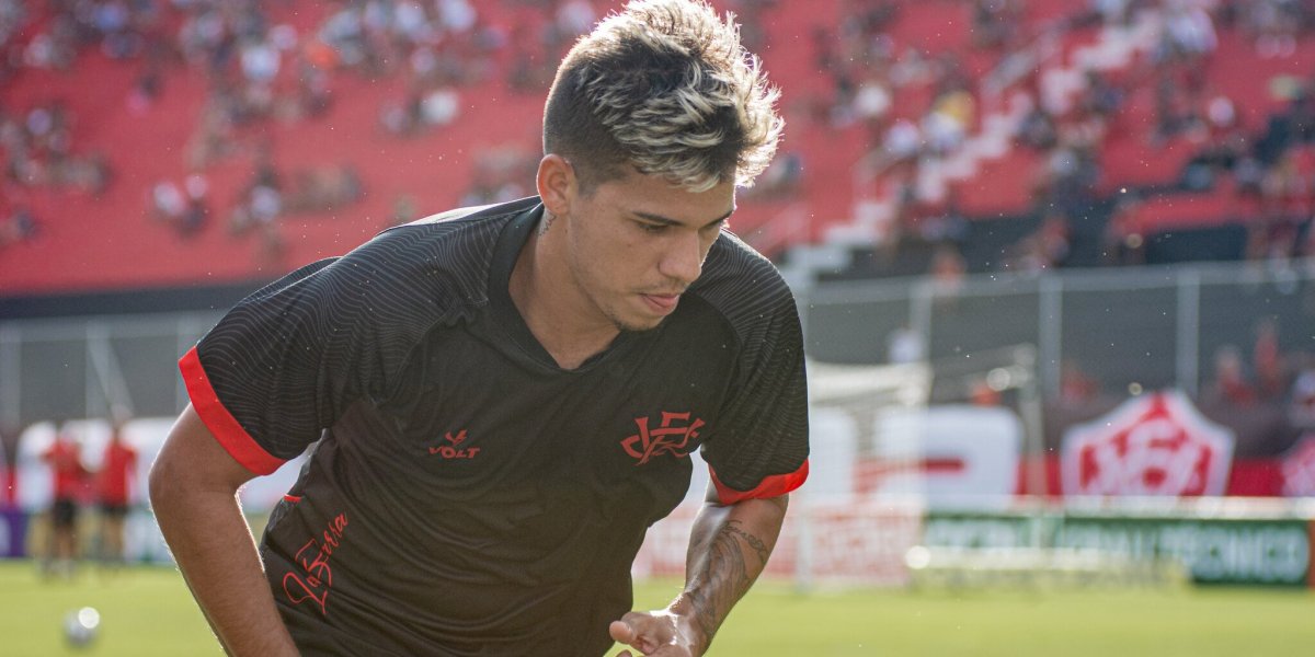 Vitória empresta o meio-campista Eduardo para o Náutico