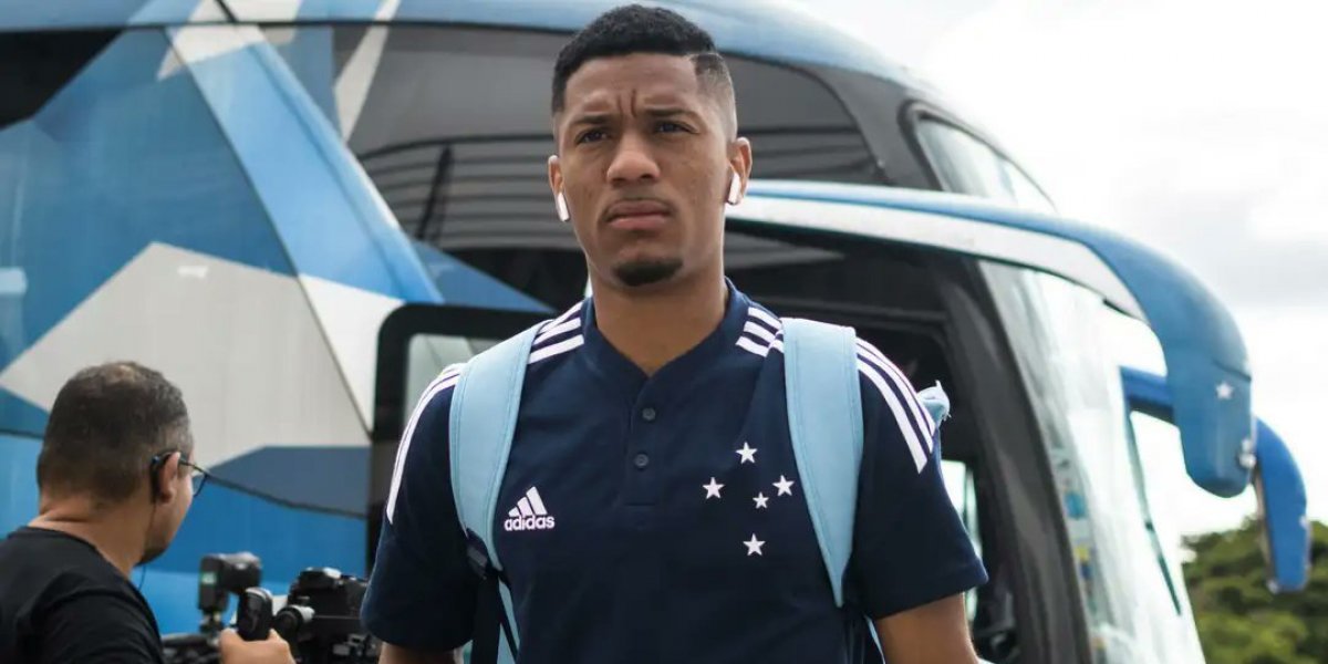 Vitória tenta contratação de Rossi e Davó, mas não avança em negociações