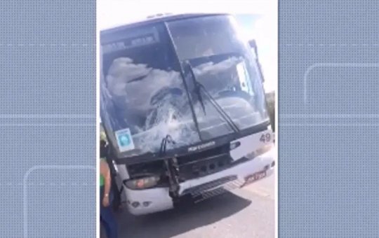 Motociclista morre após batida com ônibus na BA-381