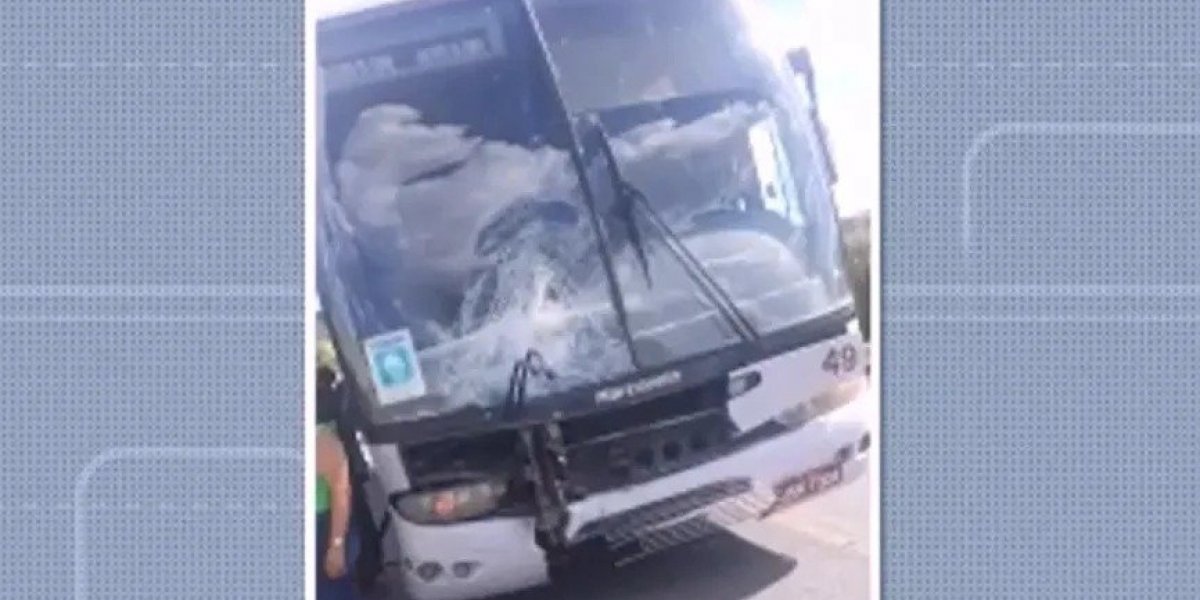 Motociclista morre após batida com ônibus na BA-381