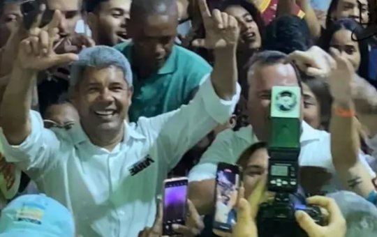 Jerônimo curte abertura da Micareta de Feira de Santana no meio da galera; veja