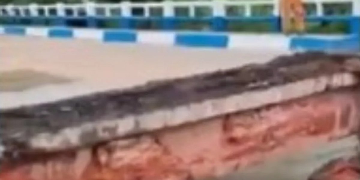 Parte de ponte cede durante temporal em Santa Cruz Cabrália, sul da Bahia