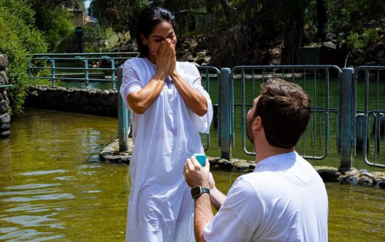 Tiago Nigro pede Maíra Cardi em casamento