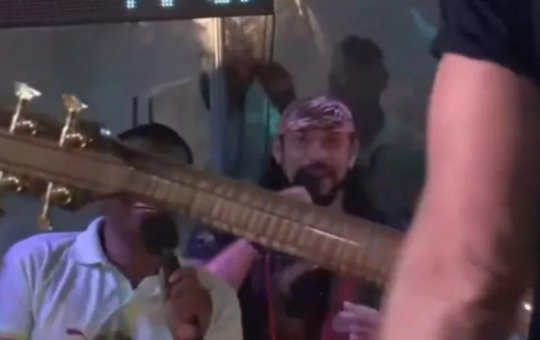 Micareta de Feira: Bell Marques canta ao lado de sósia e leva foliões à loucura 