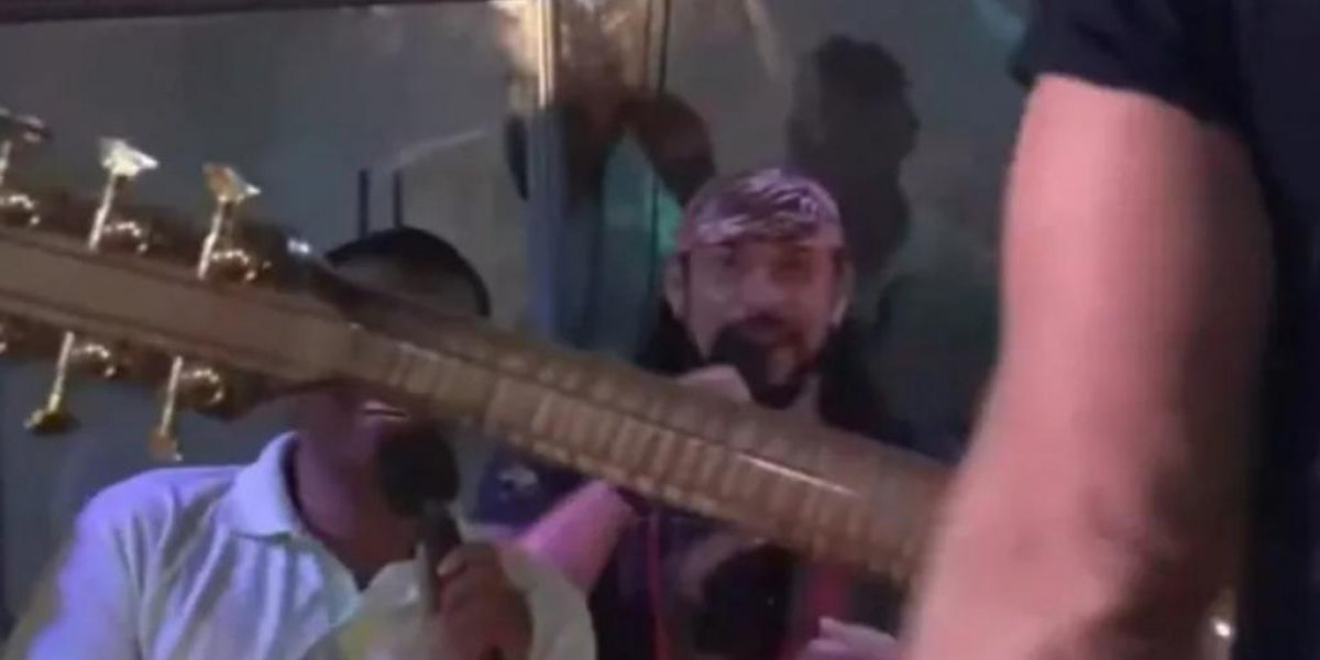 Micareta de Feira: Bell Marques canta ao lado de sósia e leva foliões à loucura