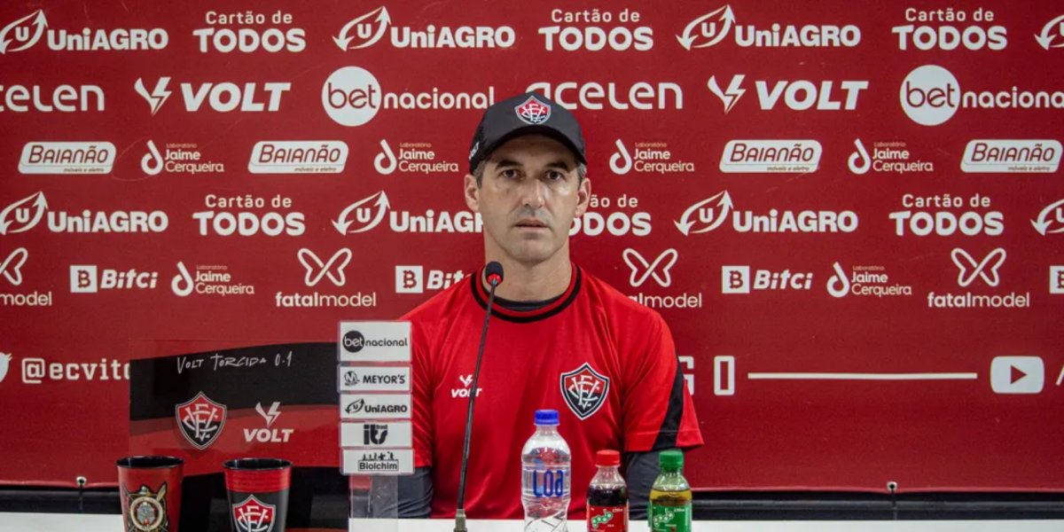 Léo Condé confirma Léo Gomes como titular no time do Vitória para encarar o ABC
