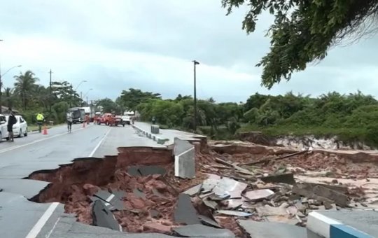 Rodovias são interditadas por causa das fortes chuvas no Sul da Bahia