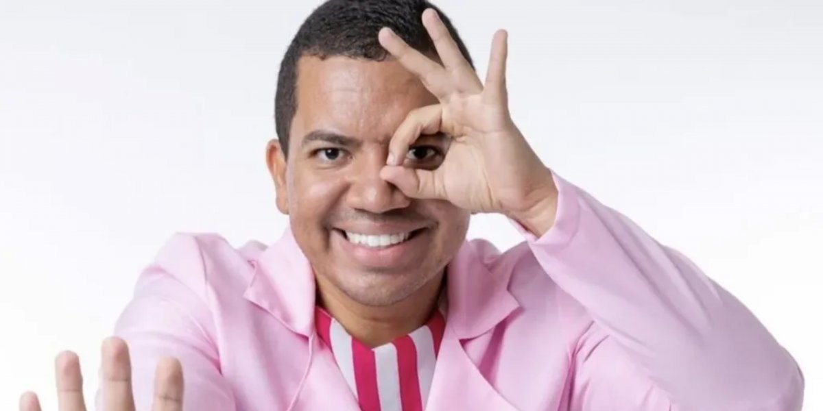 Bruno Gaga é flagrado aos beijos durante balada