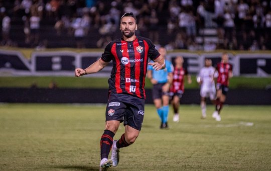Léo Gamalho faz dois gols e Vitória vence fora de casa na Série B