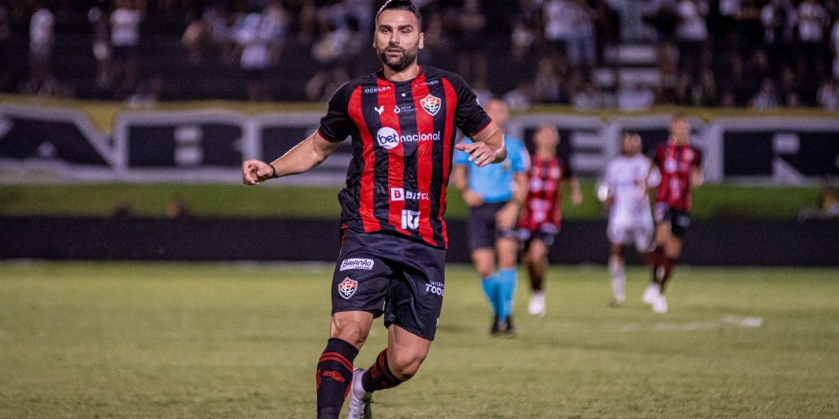 Léo Gamalho faz dois gols e Vitória vence fora de casa na Série B