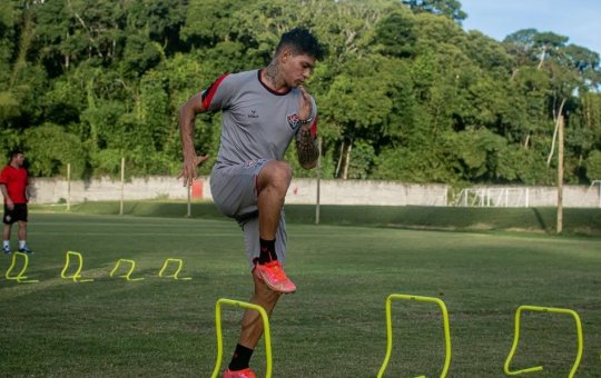 Lesionado, Giovanni Augusto é dúvida para o jogo do Vitória contra o Londrina