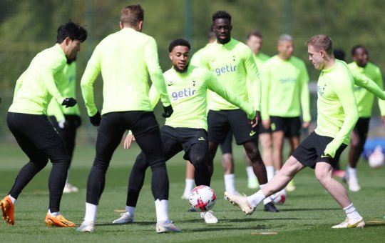 Elenco do Tottenham reembolsa torcedores que viajaram para ver time ser goleado