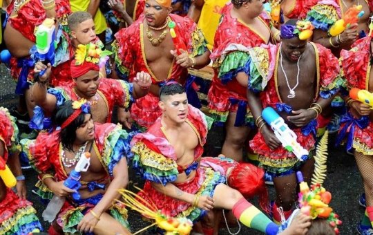Fantasias do bloco 'As Muquiranas' serão numeradas para identificar foliões